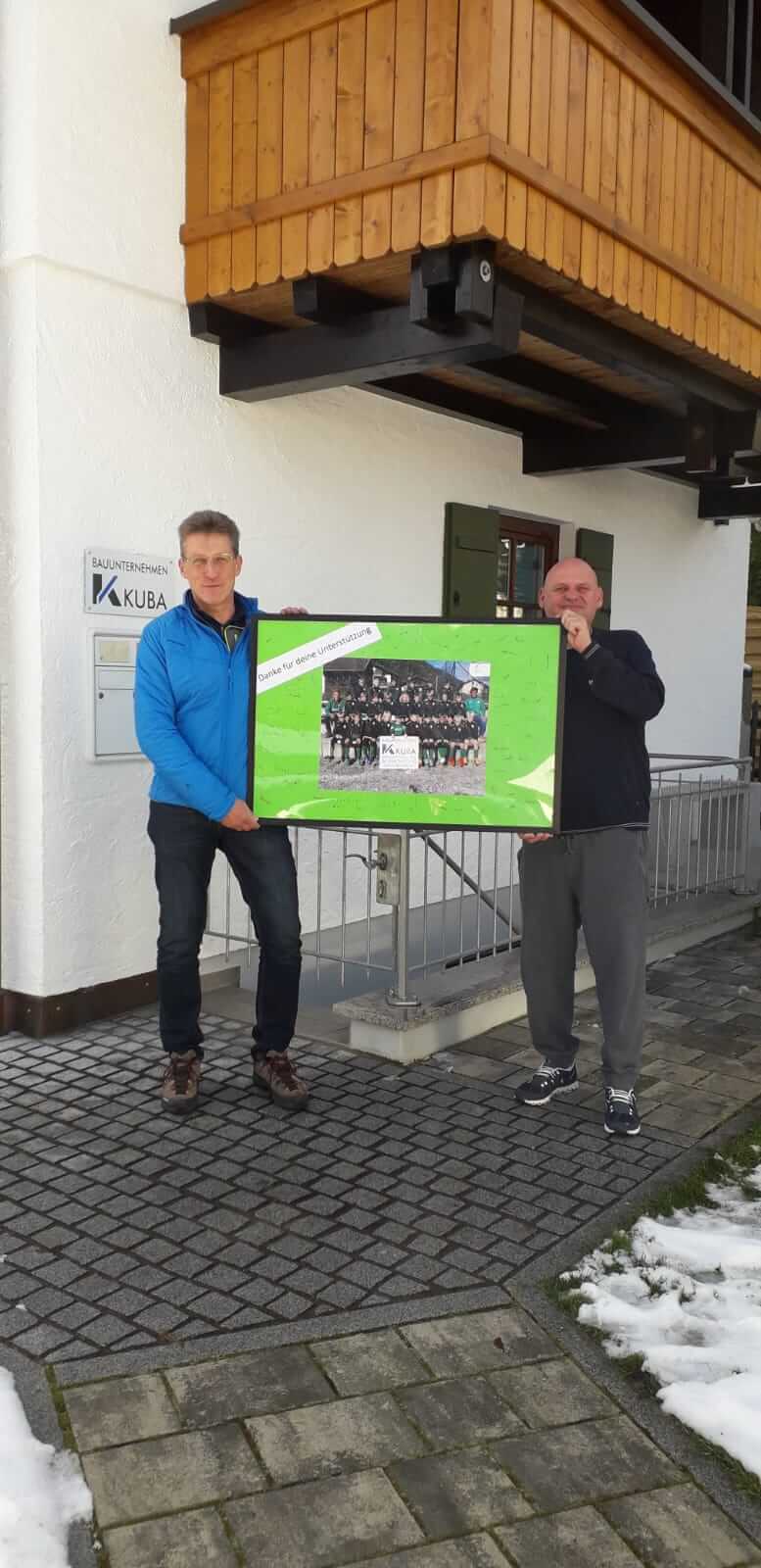 Jugendmannschaften bedanken sich bei Bauunternehmen Thomas Kuba FC